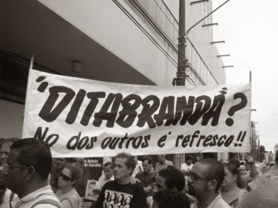 Por que não compro essa história de que Folha é vitima de Bolsonaro
