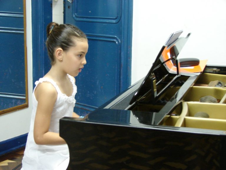 letícia ao piano
